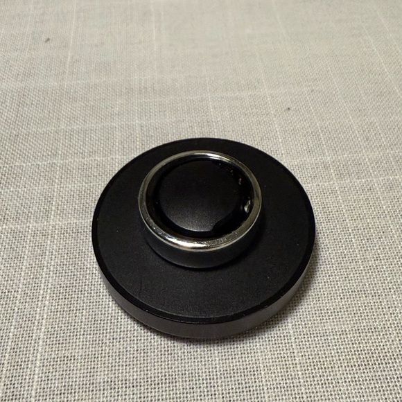 Oura Gen3 Silver Wearable Ring - Picture 5 of 5
